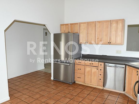 5th image of 938 N Evergreen Ct