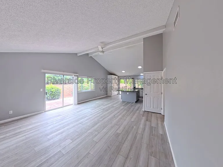 5025 Pearblossom Dr — Photo 16