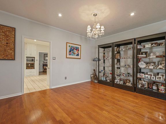 5th image of 707 Walker St