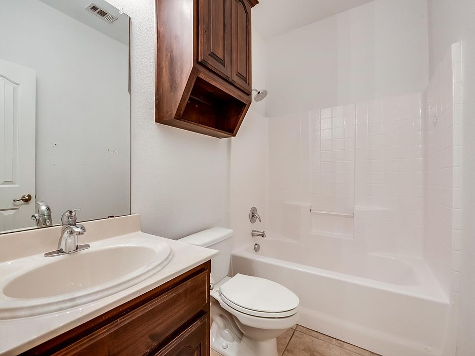 1st image of 3213 Buckthorn Ln
