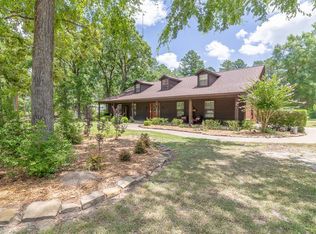101 Woodland Hills Dr, Huntsville, TX 77320
