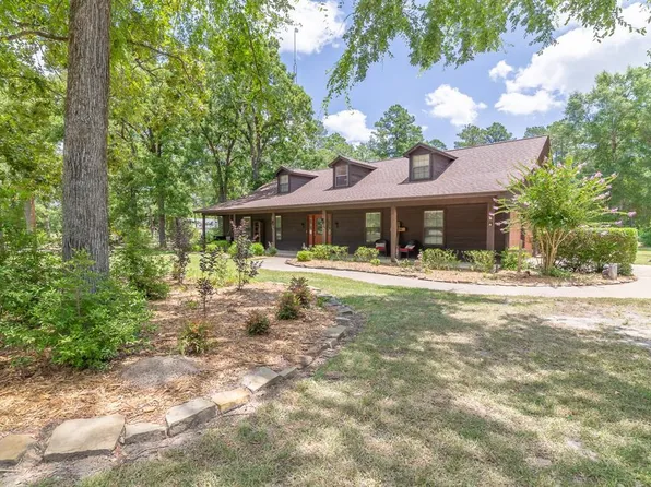 101 Woodland Hills Dr, Huntsville, TX 77320