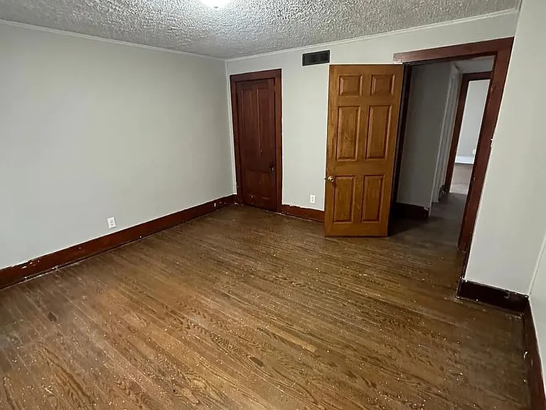 605 N Detroit St — Photo 10