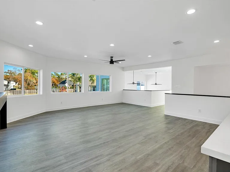 12564 Memorial Dr — Photo 26