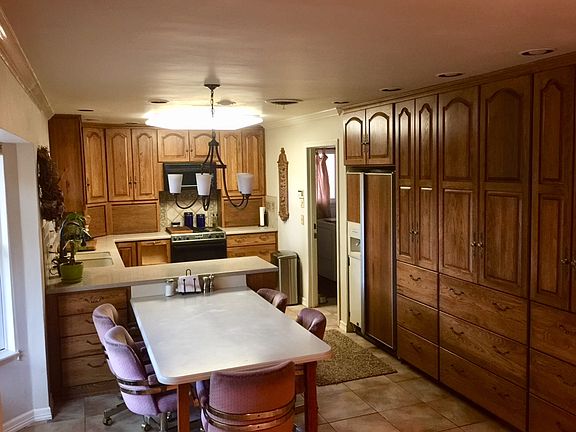 Custom Kitchen Cabinets 
