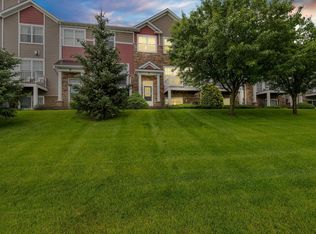 1862 Colonial Ln UNIT 4, Chanhassen, MN 55317