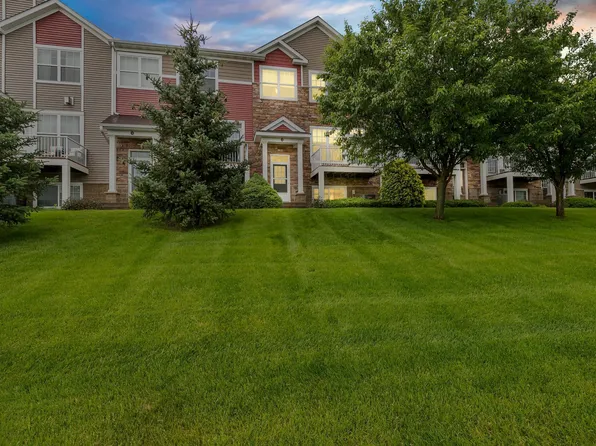 1862 Colonial Ln Unit 4, Chanhassen, MN 55317