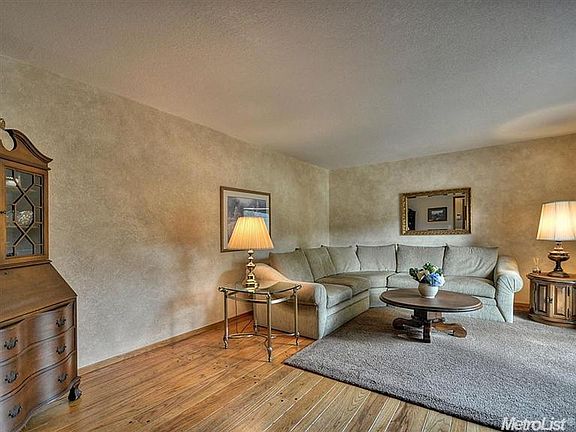 5th image of 1013 Calgary Ct