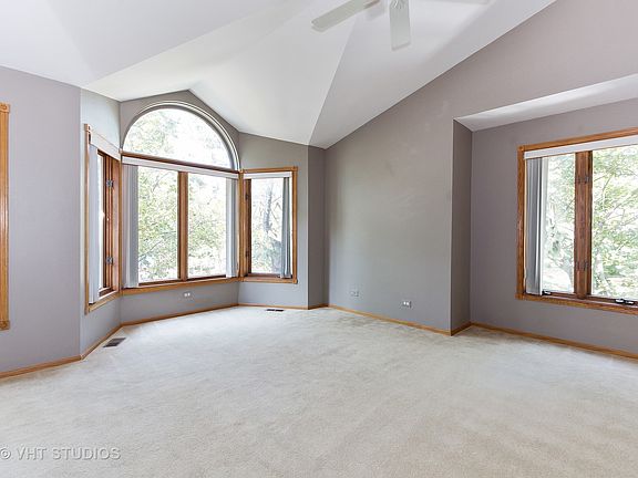 5th image of 1001 W Dickens Ave