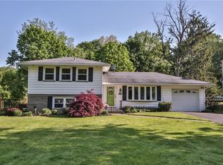 94 Ward Ln, Fairport, NY 14450