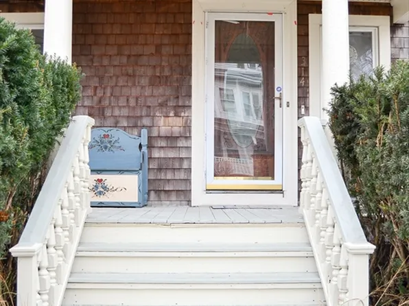 314 Arnold St, New Bedford, MA 02740