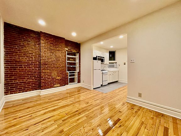 5th image of 324 E 34th St APT B1