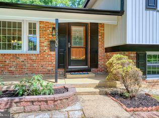 8200 Old Oaks Dr, Springfield, VA 22152