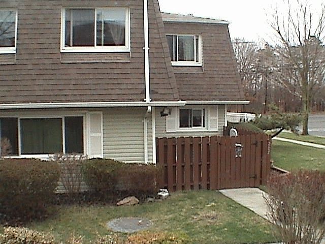 1st image of 207 Storm Dr