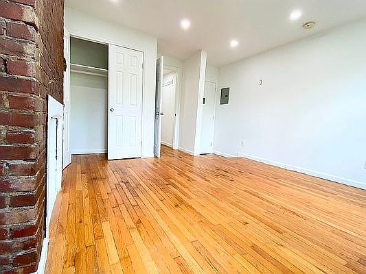 4th image of 442 E 9th St #2