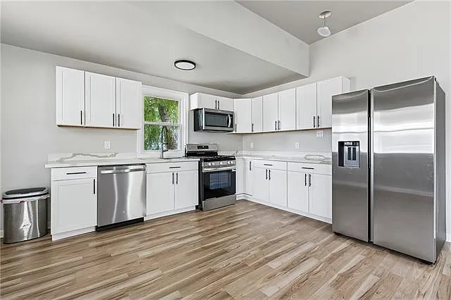 1323 Pauline St — Photo 5