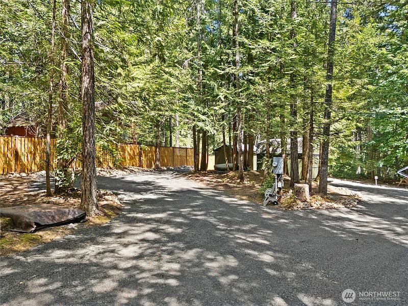 3rd image of 370 N Mount Jupiter Drive