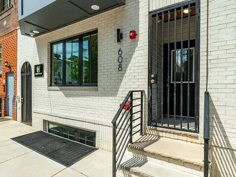 608 S American St #7 — Photo 23