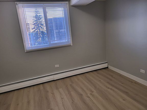 3rd image of 1331 14th Ave SW #502