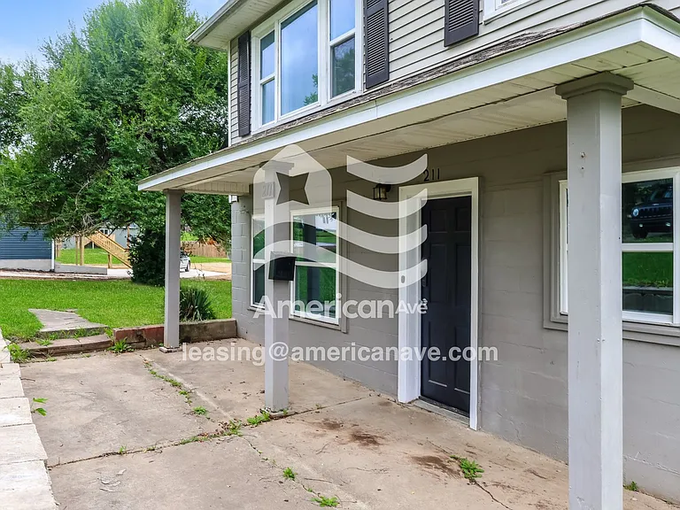 662329_002_front_entrance_2.jpg