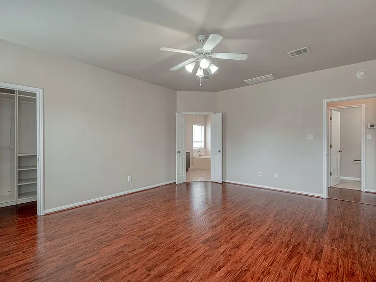 211 Hanstrom Dr — Photo 15