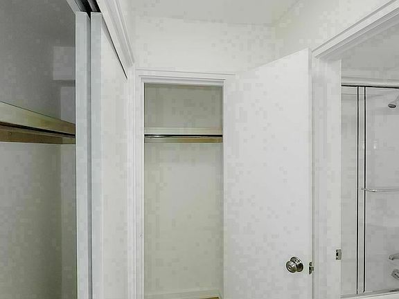 4th image of 316 E 55th St APT 4F