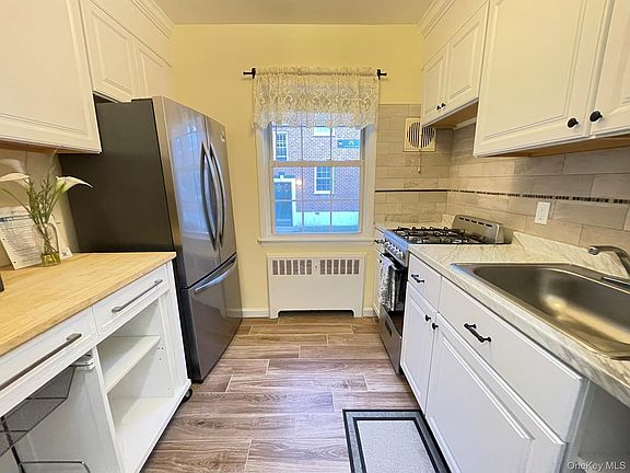 3rd image of 180 Pinewood Road #11