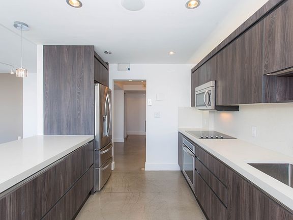 5th image of 2801 NE 183rd St APT 2117