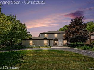 30049 Mayfair Dr, Farmington, MI 48331