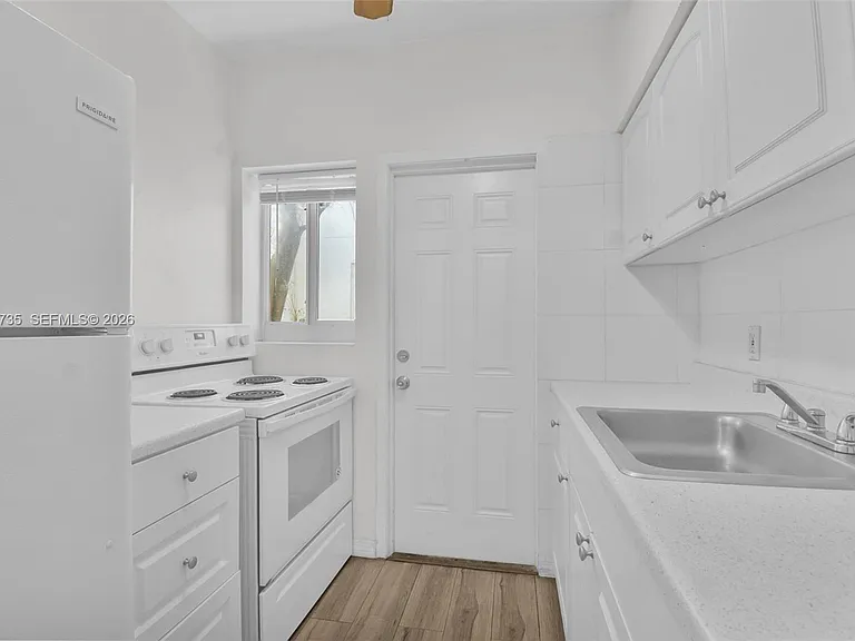 1135 Euclid Ave #202 — Photo 13