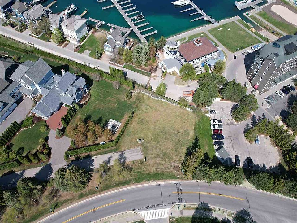 1st image of 822 Bluffs Ct