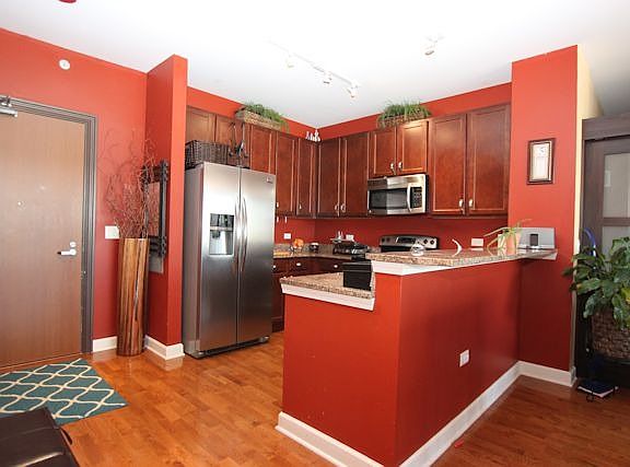2nd image of 1901 S Calumet Ave Unit 812