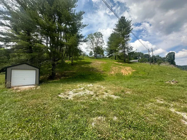 5961 Lower Sand Lick Rd, West Liberty, KY 41472