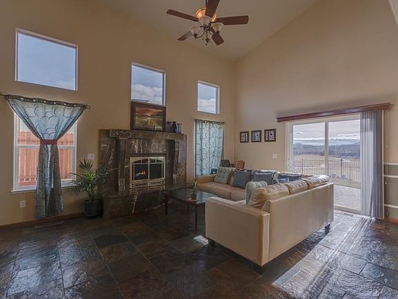 4th image of 1033 Peach Blossom Way