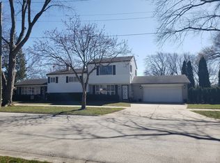 400 S Mount Prospect Rd, Mount Prospect, IL 60056