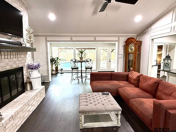 5th image of 408 Lone Star Ln