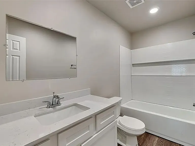 1104 Ashton Ln — Photo 3