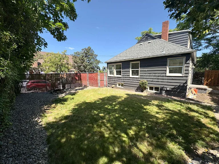 5420 NE 13th Ave — Photo 16