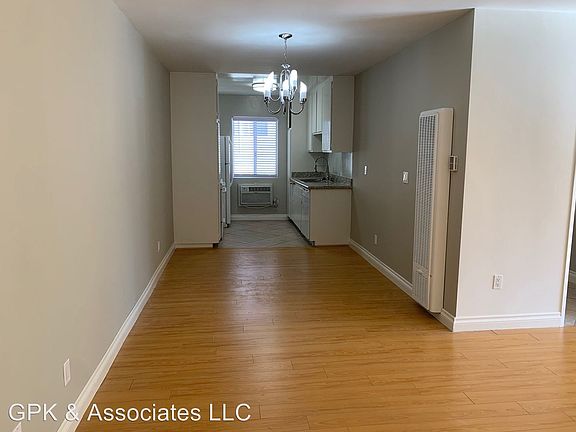 3rd image of 1810 Purdue Ave APT 1