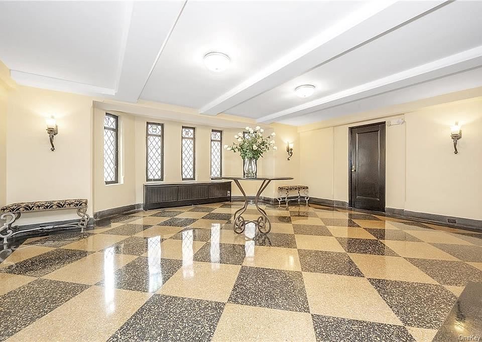 1st image of 280 Bronxville Rd APT 3Z