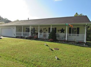 105 Travis Dr, Van Lear, KY 41265