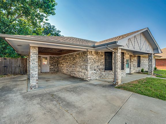 3rd image of 101 Sara Ct