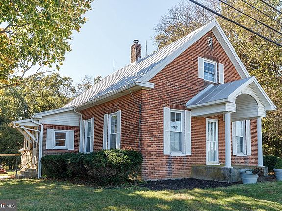 2nd image of 709 Hook Rd