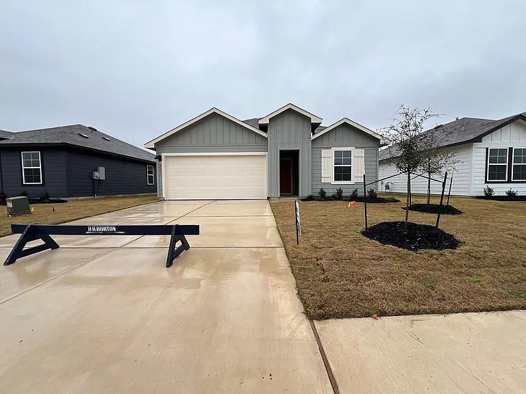 221 Wirecrested Dr — Photo 3