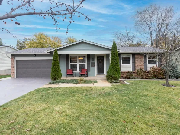 1004 Carriage Run Dr, Saint Charles, MO 63303