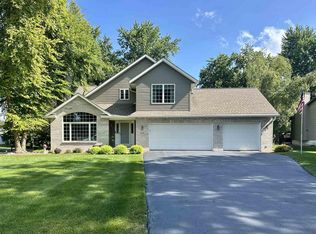 3461 Field Crest Ct, Beloit, WI 53511