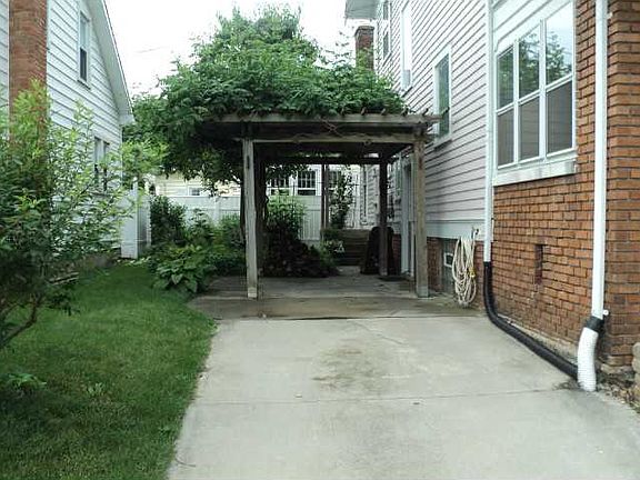 5th image of 301 Armstrong St