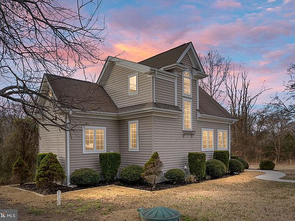 3rd image of 161 Breezewood Dr