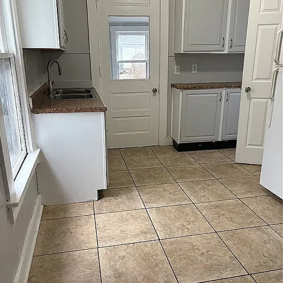 122 Heaton Ave — Photo 5