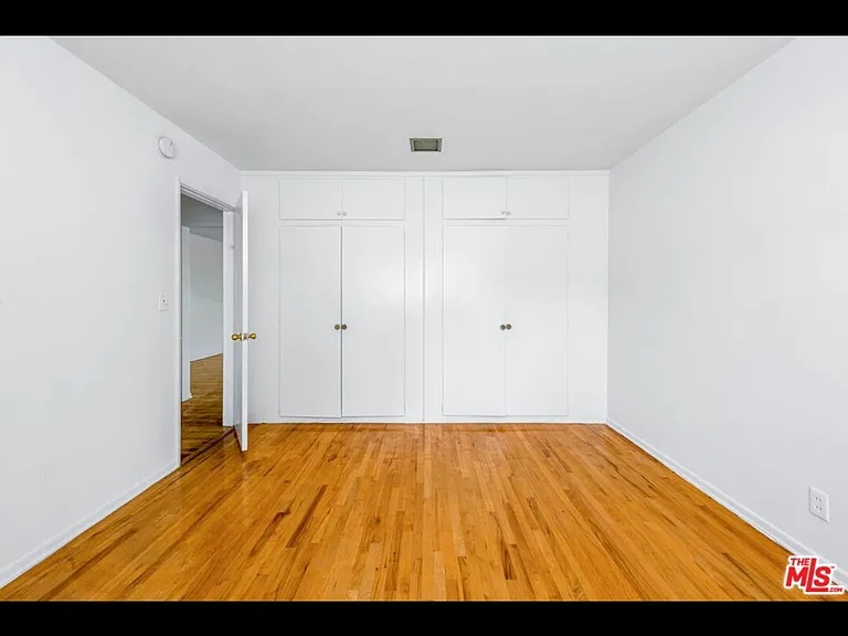 1479 N Havenhurst Dr #2 — Photo 53